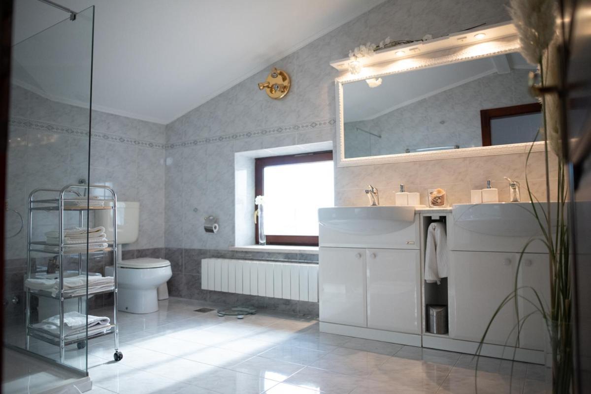 Castle House Rooms, Swimming Pool & Sauna & Tennis Court & Wine Cellar Sežana Exterior foto