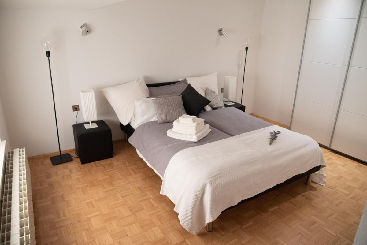 Castle House Rooms, Swimming Pool & Sauna & Tennis Court & Wine Cellar Sežana Exterior foto