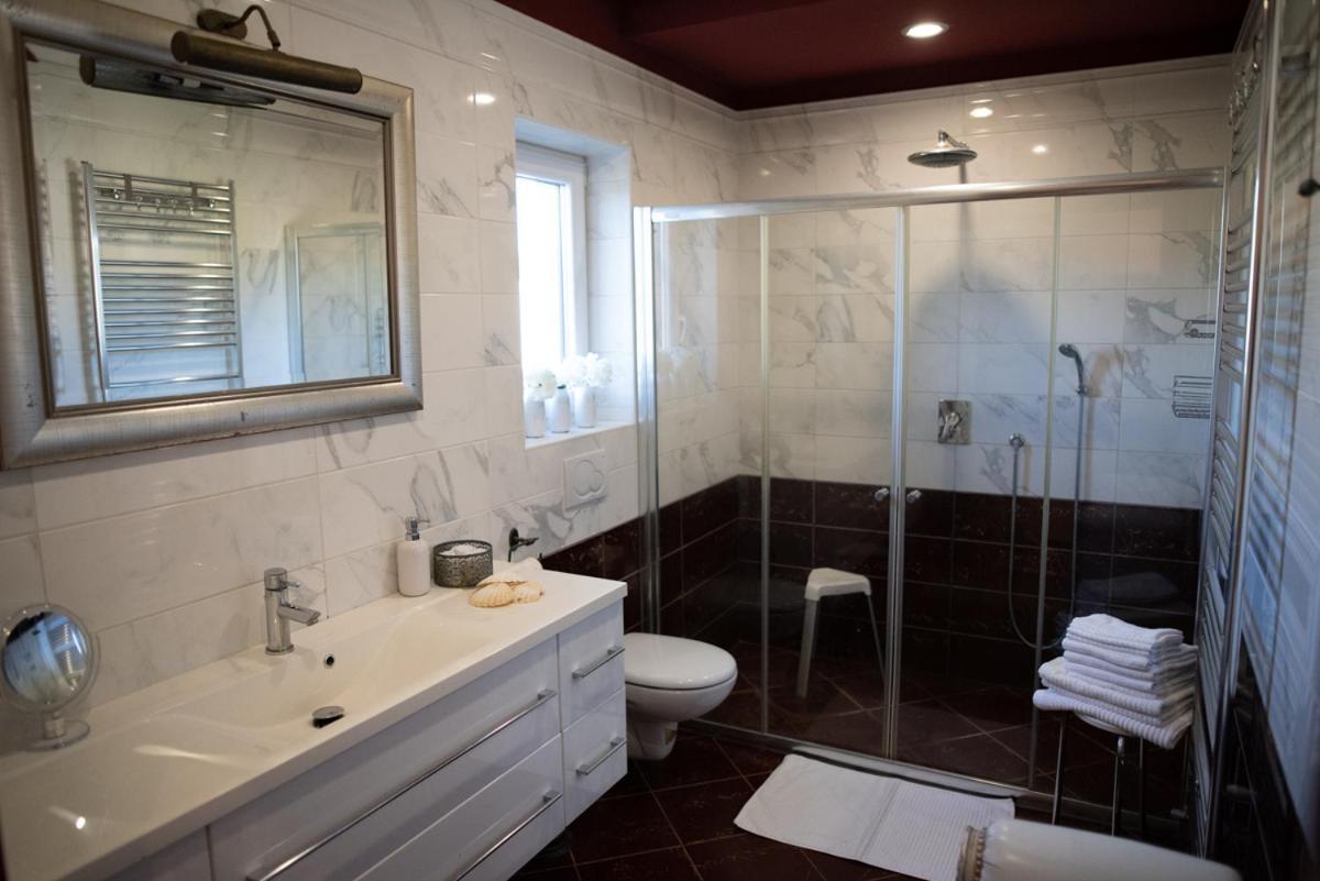 Castle House Rooms, Swimming Pool & Sauna & Tennis Court & Wine Cellar Sežana Exterior foto