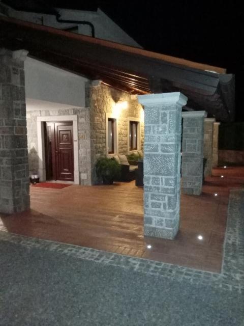 Castle House Rooms, Swimming Pool & Sauna & Tennis Court & Wine Cellar Sežana Exterior foto