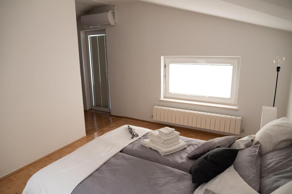 Castle House Rooms, Swimming Pool & Sauna & Tennis Court & Wine Cellar Sežana Exterior foto