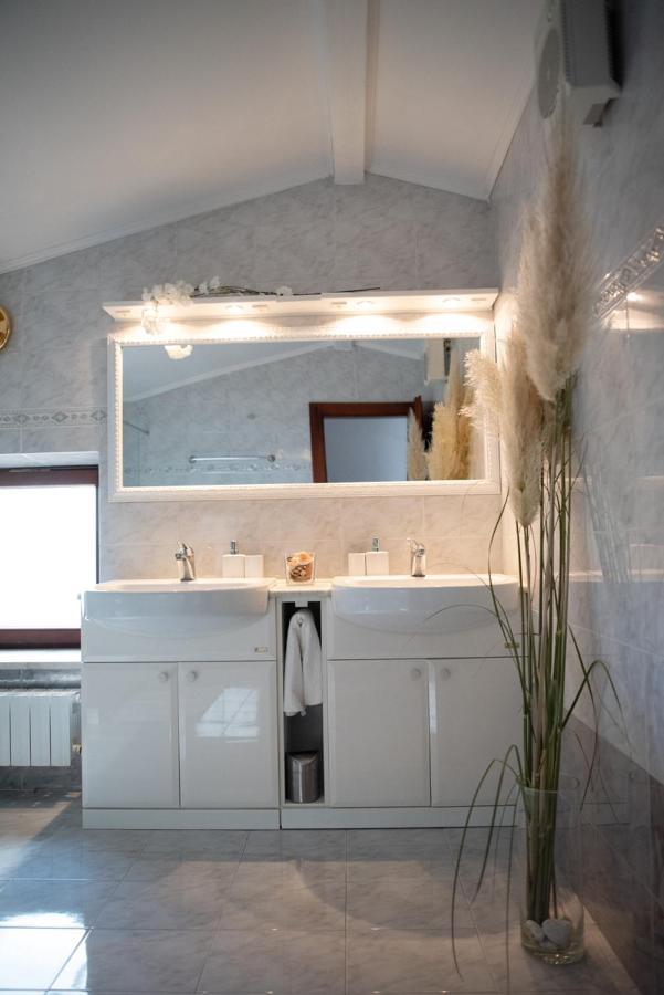 Castle House Rooms, Swimming Pool & Sauna & Tennis Court & Wine Cellar Sežana Exterior foto